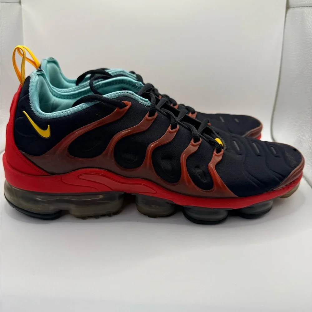 NIKE AIR VAPOR MAX PLUS “Stained Glass” Men’s Size 12 Black‎ Red Sneakers